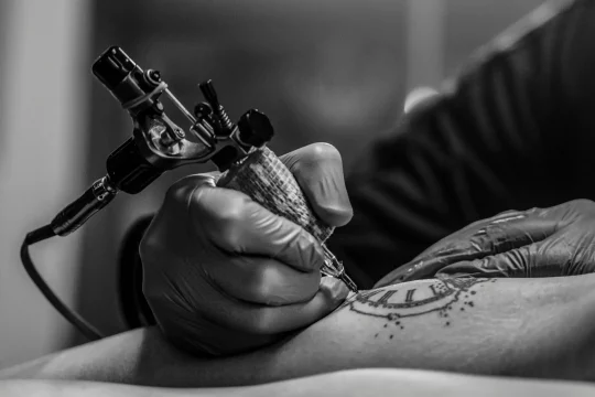 Significados de tatuajes pequeños: ideas con simbolismo y estilo en Tenerife