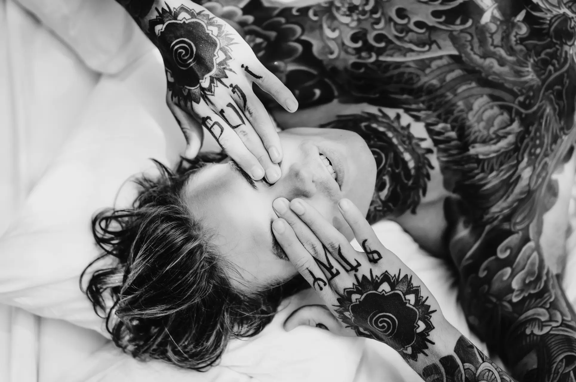 Zonas del cuerpo donde duele más hacerse un tatuaje (y por qué)