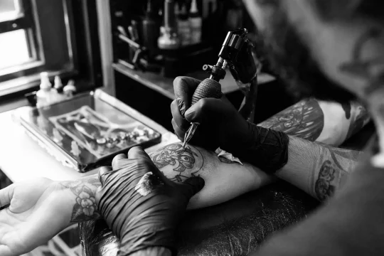 Cómo elegir tatuador en Tenerife: la guía honesta para no arrepentirte